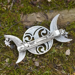 Pince à cheveux Triskel celtique en métal pour femme. Vue de derrière