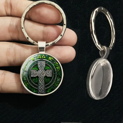 Porte-clés Croix Celtique. Dimensions 2,7x5,7cm inclusion